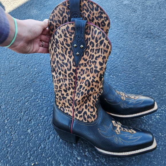 Ariat Shoes - Ariat Size 8 Western Leather Suede Cowgirl Cheetah Print Boots.
